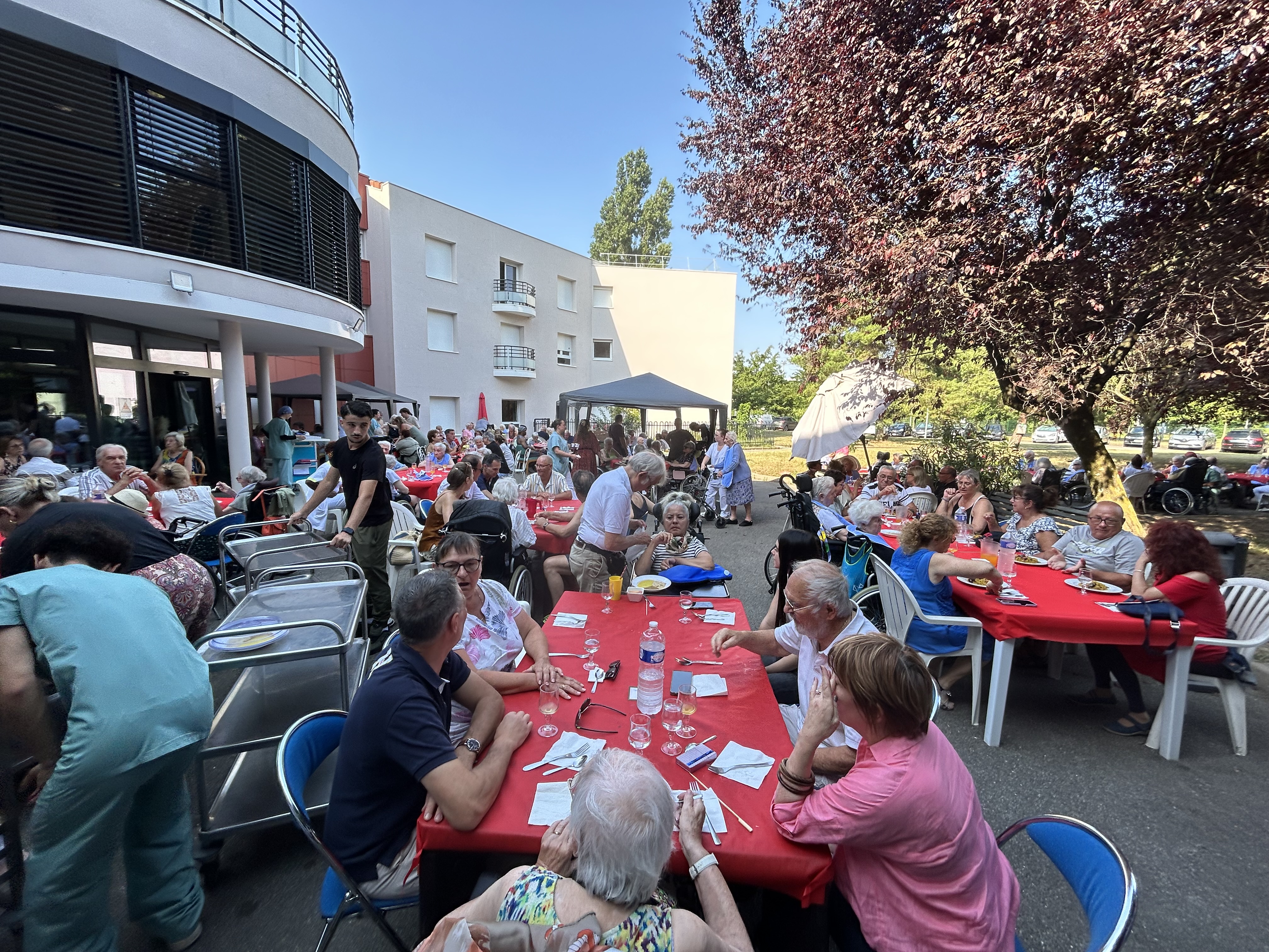 Soirée paëlla à l’EHPAD La Solidage